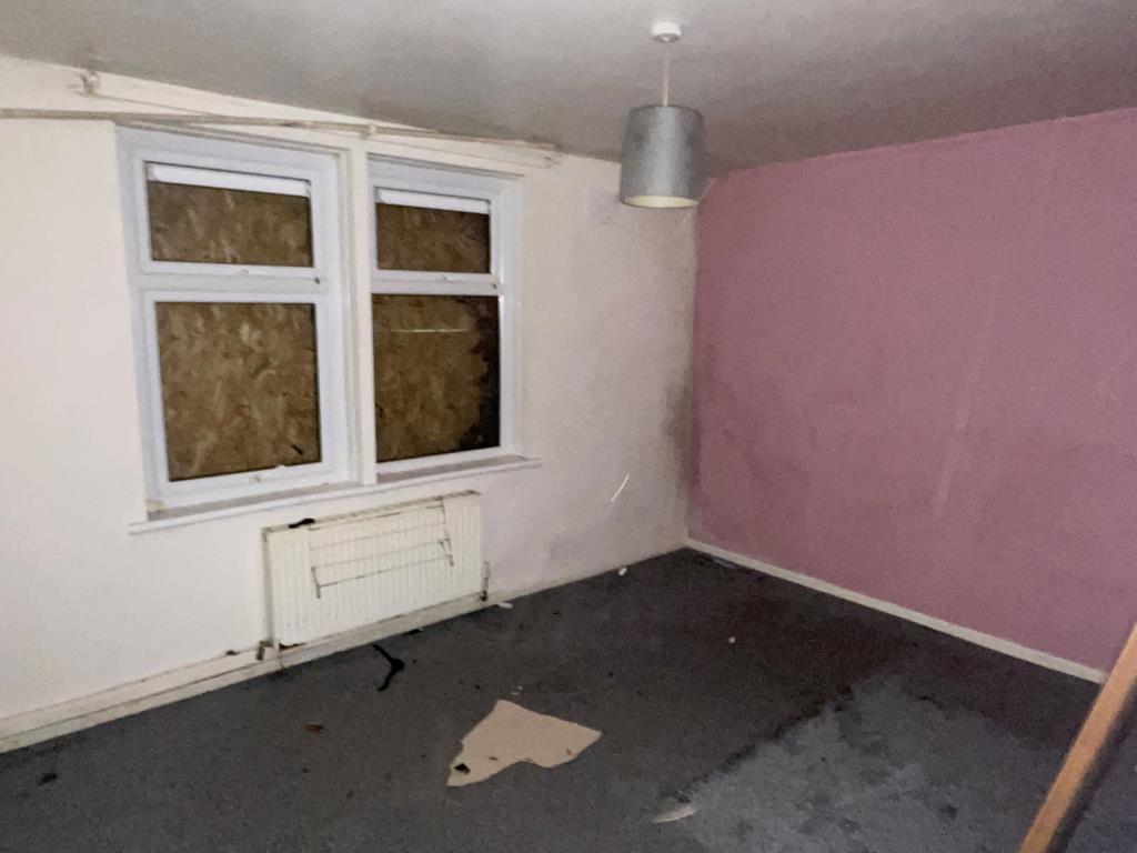 Lot: 110 - PROPERTY ARRANGED AS TWO FLATS - Bedroom for 11 Trevose Road with radiators and boarded up window
